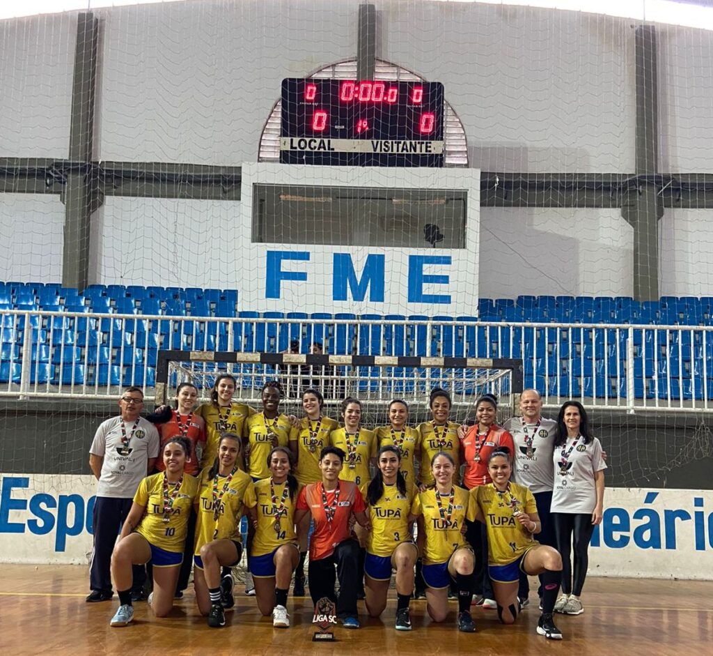 Handebol feminino de Itajaí vence a Extraliga Santa Catarina