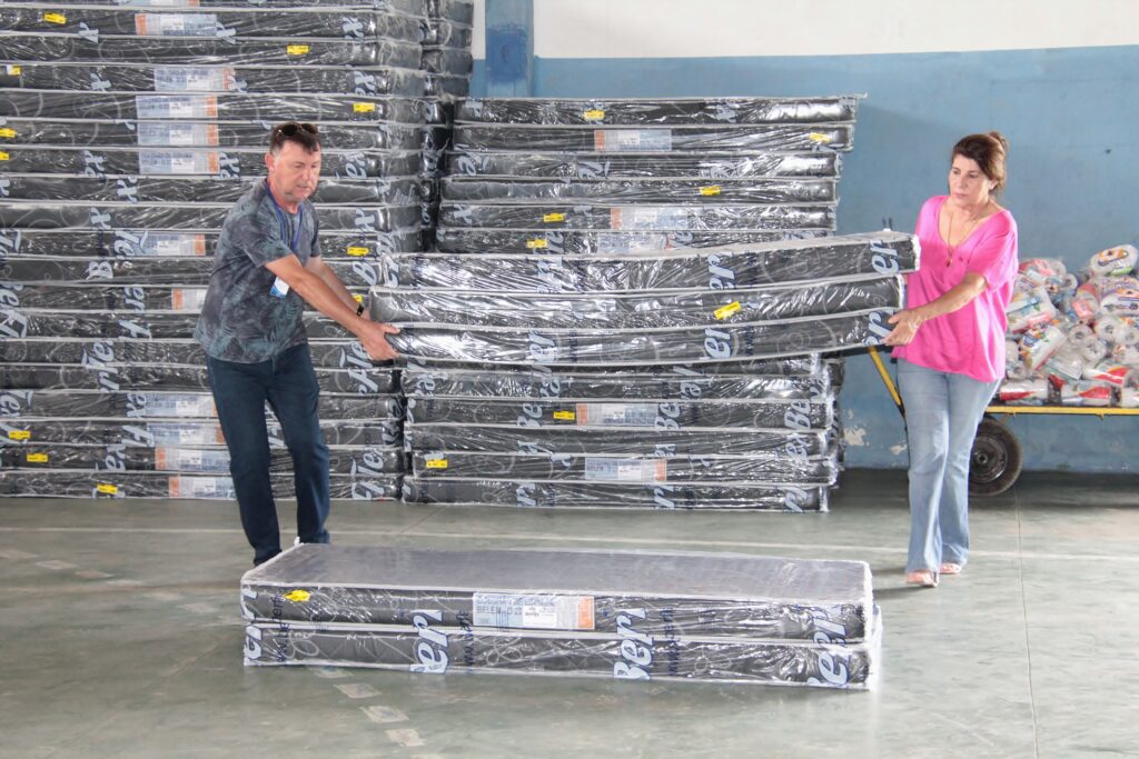 Itajaí iniciou a entrega de doações para famílias que sofreram danos com as fortes chuvas