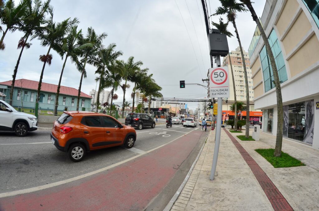 Radares eletrônicos de Itajaí começam a notificar infrações a partir desta quinta-feira (05)